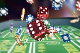 Dealer Lightning Baccarat di studio live angkasa186 dengan kartu dan meja